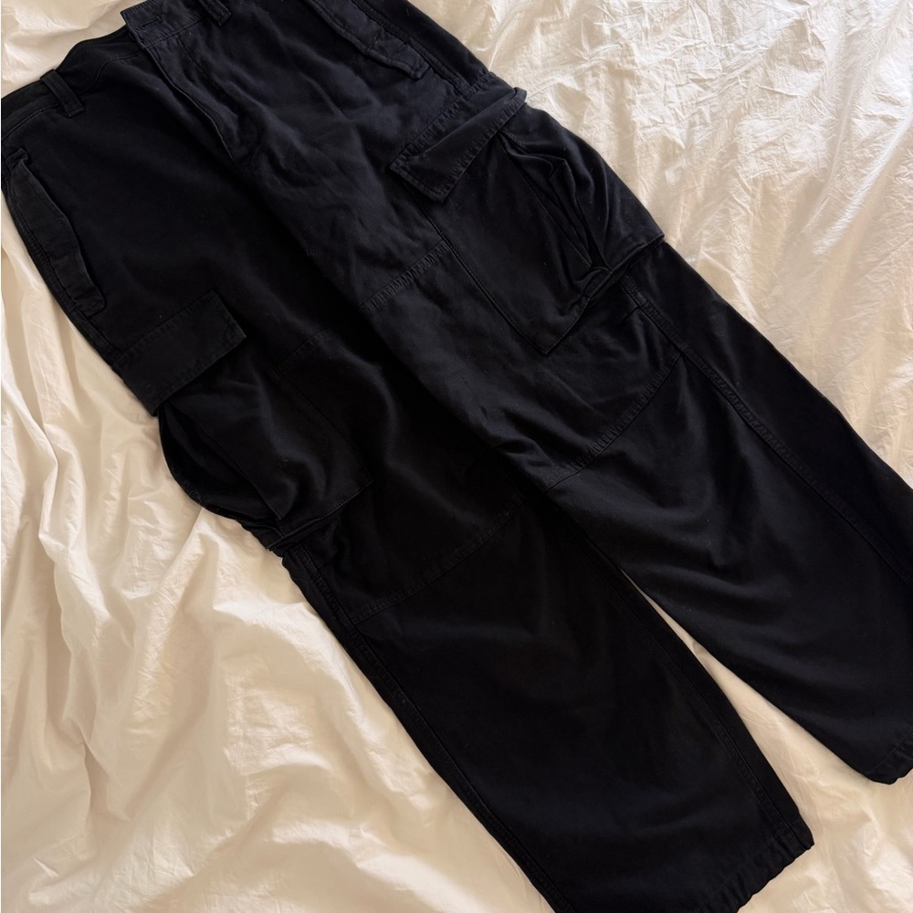 Aritzia TNA Supply Cargo in GD Black - Size 4